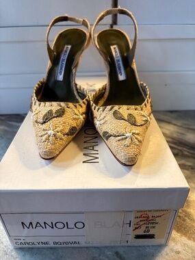 Manolo Blahnik raffia with flower stitching slingbacks